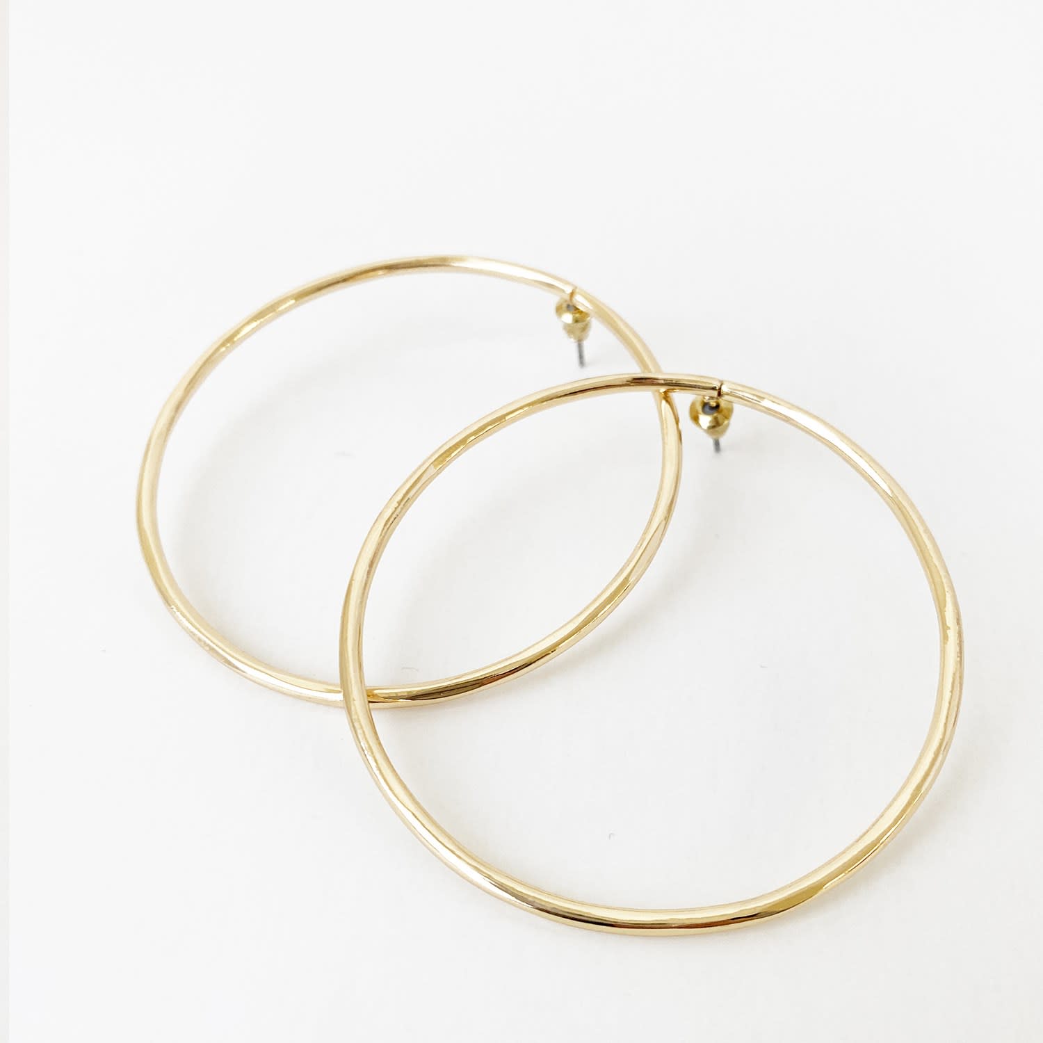 Shiny 2025 gold earrings